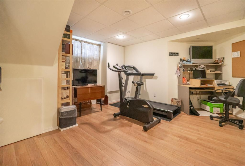 90 Pamela, 4 Bedrooms Bedrooms, 15 Rooms Rooms,2 BathroomsBathrooms,Residential,For Sale,Pamela