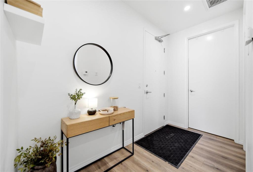 958 McMillan, 2 Bedrooms Bedrooms, 9 Rooms Rooms,2 BathroomsBathrooms,Condominium,For Sale,McMillan