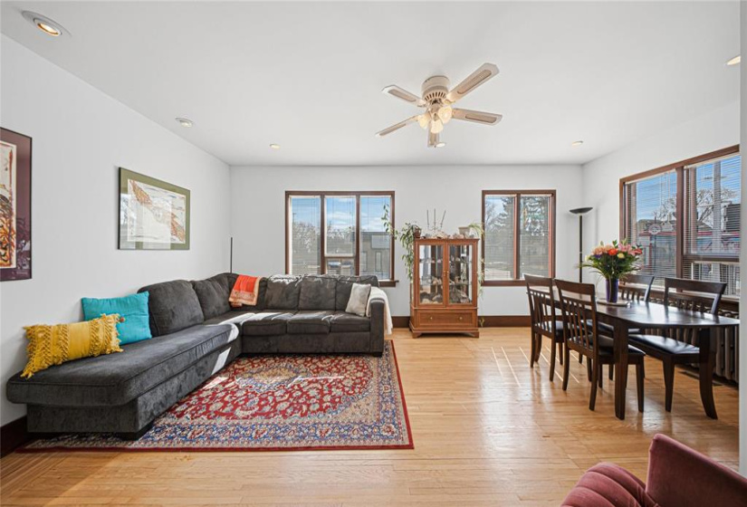 947 Valour, 3 Bedrooms Bedrooms, 13 Rooms Rooms,2 BathroomsBathrooms,Residential,For Sale,Valour