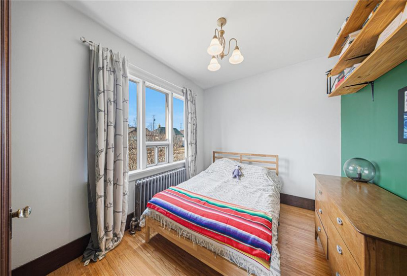 947 Valour, 3 Bedrooms Bedrooms, 13 Rooms Rooms,2 BathroomsBathrooms,Residential,For Sale,Valour