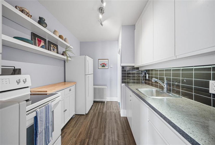 947 Valour, 3 Bedrooms Bedrooms, 13 Rooms Rooms,2 BathroomsBathrooms,Residential,For Sale,Valour