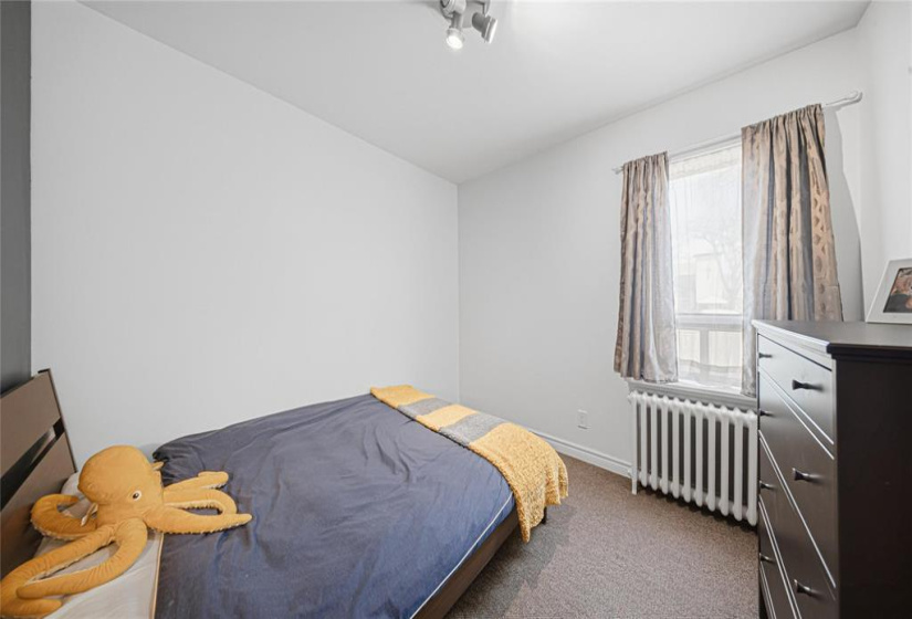 947 Valour, 3 Bedrooms Bedrooms, 13 Rooms Rooms,2 BathroomsBathrooms,Residential,For Sale,Valour