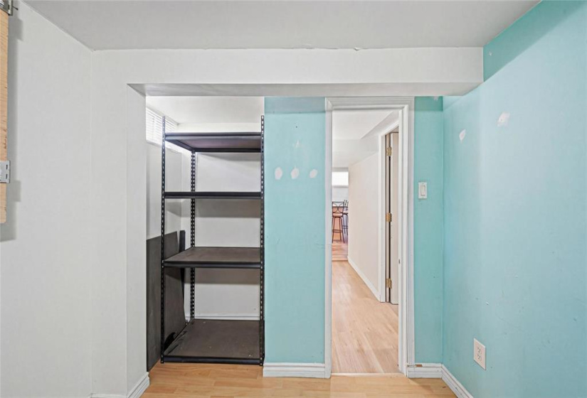 947 Valour, 3 Bedrooms Bedrooms, 13 Rooms Rooms,2 BathroomsBathrooms,Residential,For Sale,Valour