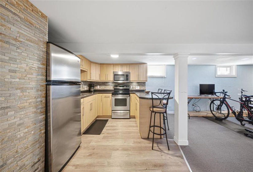 947 Valour, 3 Bedrooms Bedrooms, 13 Rooms Rooms,2 BathroomsBathrooms,Residential,For Sale,Valour