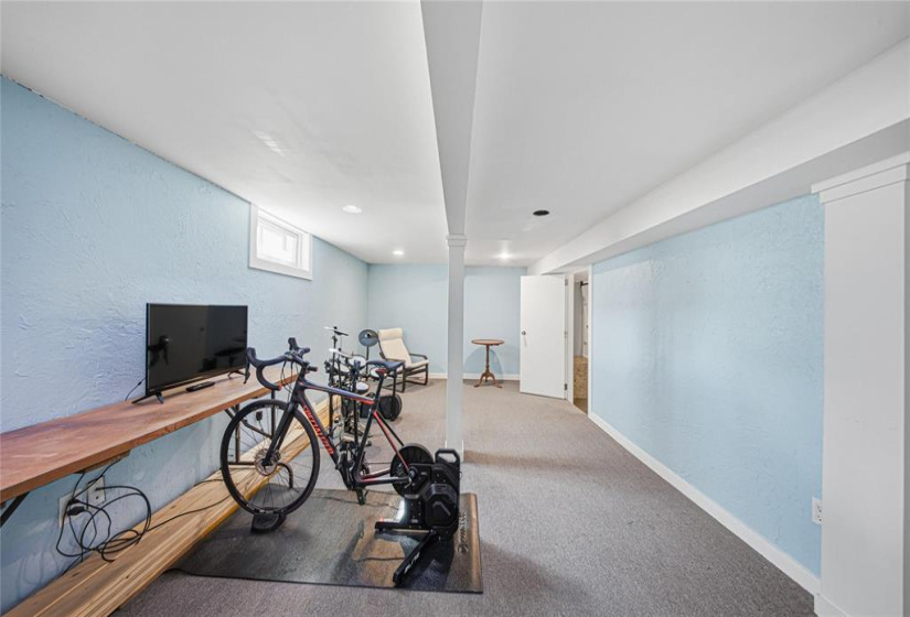 947 Valour, 3 Bedrooms Bedrooms, 13 Rooms Rooms,2 BathroomsBathrooms,Residential,For Sale,Valour