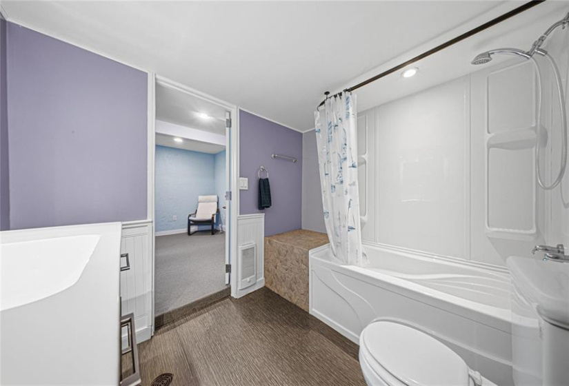 947 Valour, 3 Bedrooms Bedrooms, 13 Rooms Rooms,2 BathroomsBathrooms,Residential,For Sale,Valour