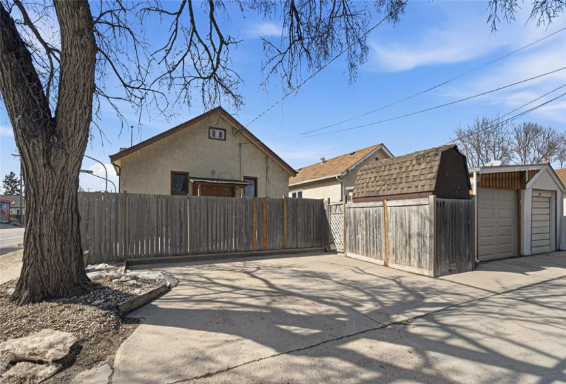 947 Valour, 3 Bedrooms Bedrooms, 13 Rooms Rooms,2 BathroomsBathrooms,Residential,For Sale,Valour