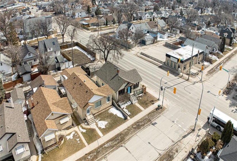 947 Valour, 3 Bedrooms Bedrooms, 13 Rooms Rooms,2 BathroomsBathrooms,Residential,For Sale,Valour