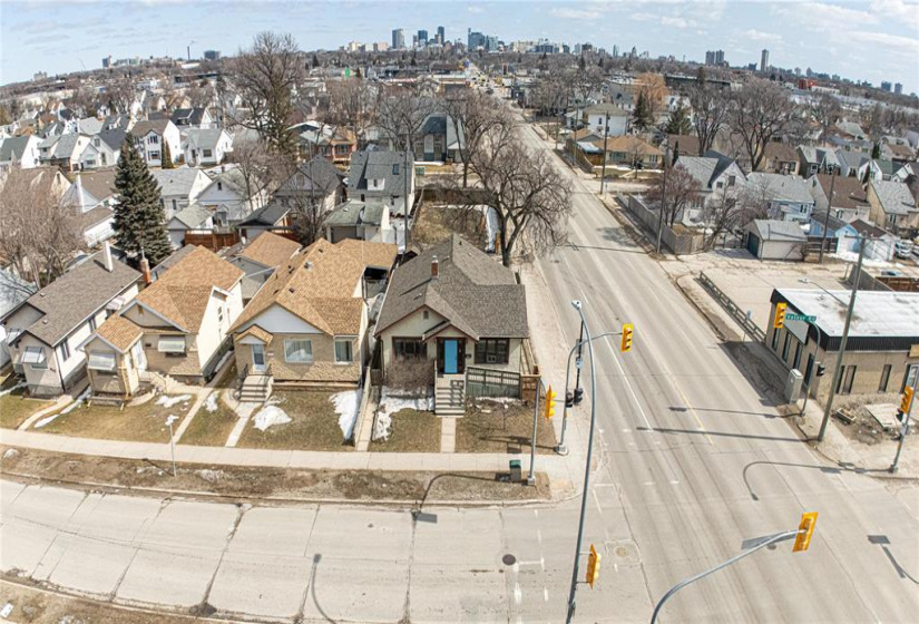 947 Valour, 3 Bedrooms Bedrooms, 13 Rooms Rooms,2 BathroomsBathrooms,Residential,For Sale,Valour