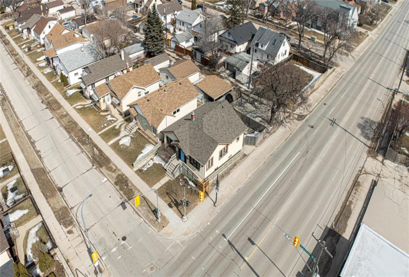 947 Valour, 3 Bedrooms Bedrooms, 13 Rooms Rooms,2 BathroomsBathrooms,Residential,For Sale,Valour