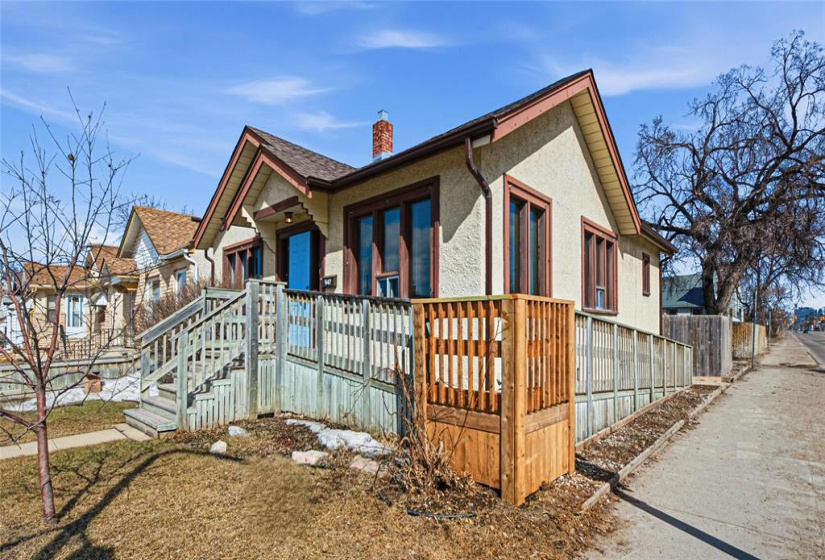 947 Valour, 3 Bedrooms Bedrooms, 13 Rooms Rooms,2 BathroomsBathrooms,Residential,For Sale,Valour