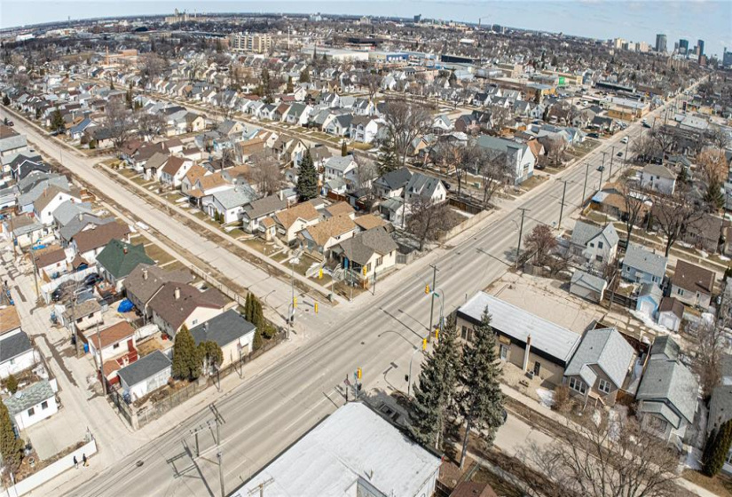 947 Valour, 3 Bedrooms Bedrooms, 13 Rooms Rooms,2 BathroomsBathrooms,Residential,For Sale,Valour