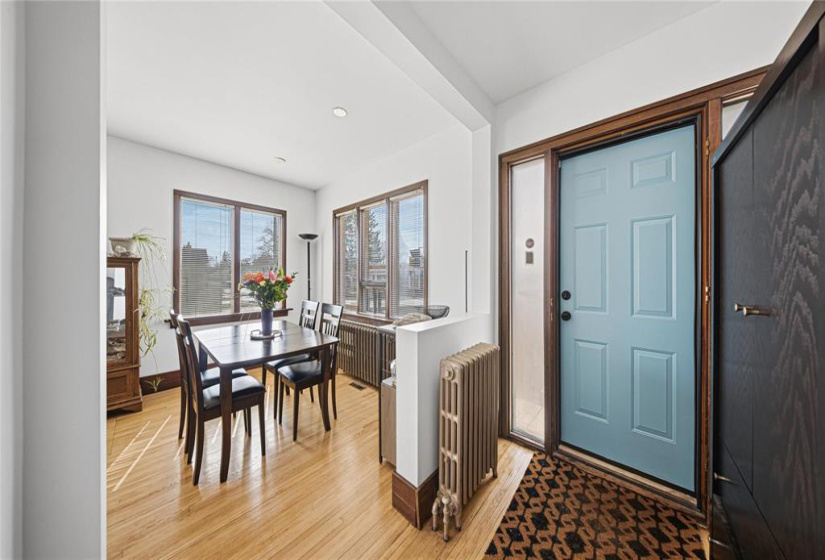 947 Valour, 3 Bedrooms Bedrooms, 13 Rooms Rooms,2 BathroomsBathrooms,Residential,For Sale,Valour