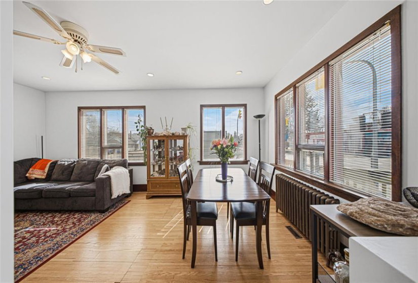 947 Valour, 3 Bedrooms Bedrooms, 13 Rooms Rooms,2 BathroomsBathrooms,Residential,For Sale,Valour