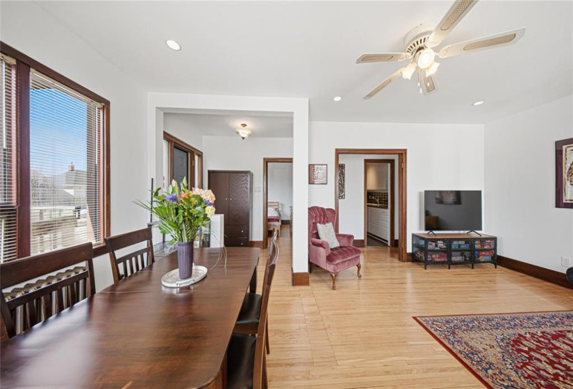 947 Valour, 3 Bedrooms Bedrooms, 13 Rooms Rooms,2 BathroomsBathrooms,Residential,For Sale,Valour