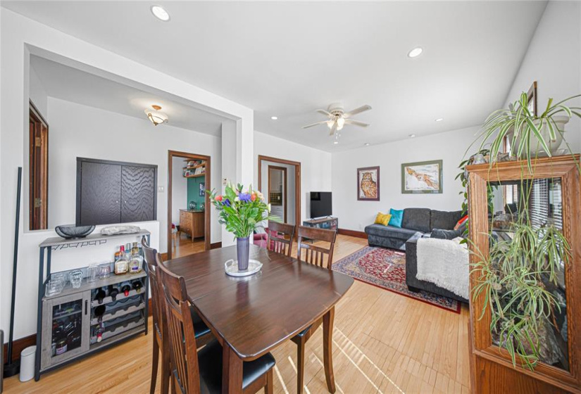 947 Valour, 3 Bedrooms Bedrooms, 13 Rooms Rooms,2 BathroomsBathrooms,Residential,For Sale,Valour