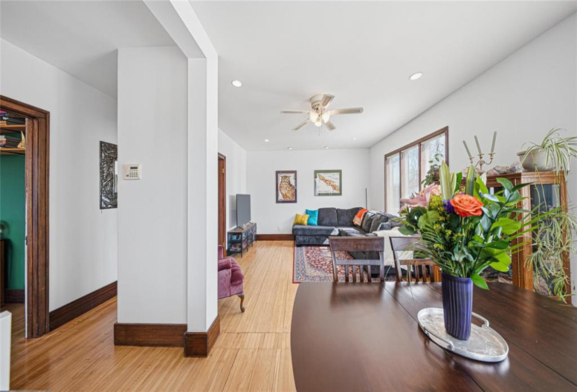 947 Valour, 3 Bedrooms Bedrooms, 13 Rooms Rooms,2 BathroomsBathrooms,Residential,For Sale,Valour