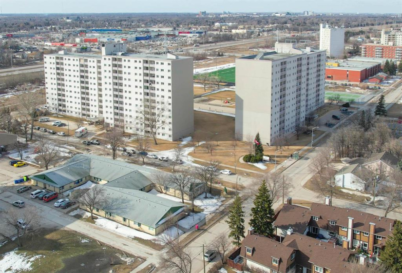 177 Beliveau, 2 Bedrooms Bedrooms, 8 Rooms Rooms,1 BathroomBathrooms,Condominium,For Sale,Beliveau