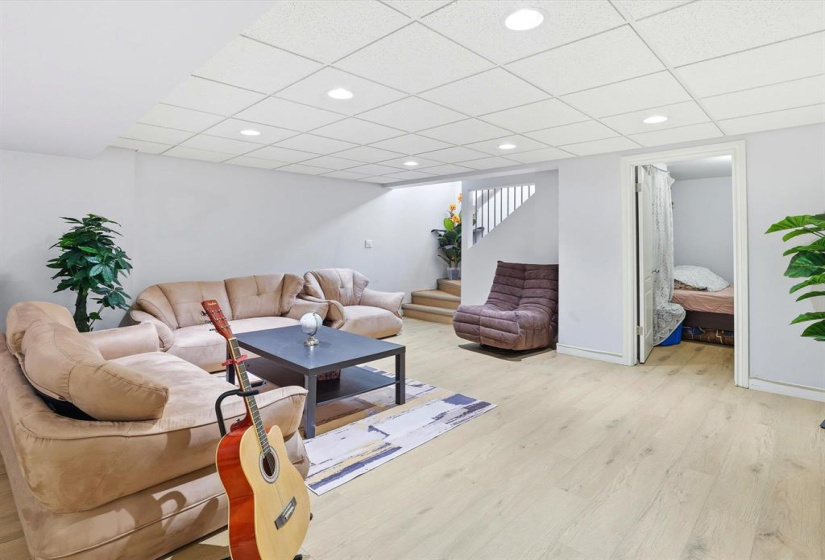 19 Brockington, 4 Bedrooms Bedrooms, 12 Rooms Rooms,3 BathroomsBathrooms,Residential,For Sale,Brockington