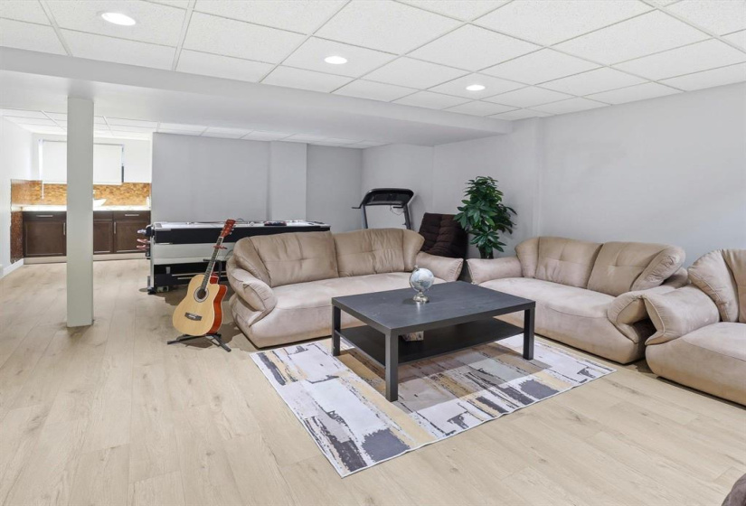 19 Brockington, 4 Bedrooms Bedrooms, 12 Rooms Rooms,3 BathroomsBathrooms,Residential,For Sale,Brockington