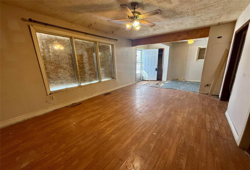 1391 Pritchard, 2 Bedrooms Bedrooms, 7 Rooms Rooms,1 BathroomBathrooms,Residential,For Sale,Pritchard