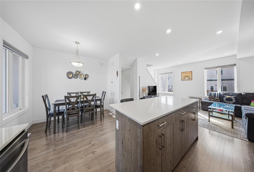 1580 Ravelstone, 4 Bedrooms Bedrooms, 11 Rooms Rooms,3 BathroomsBathrooms,Condominium,For Sale,Ravelstone