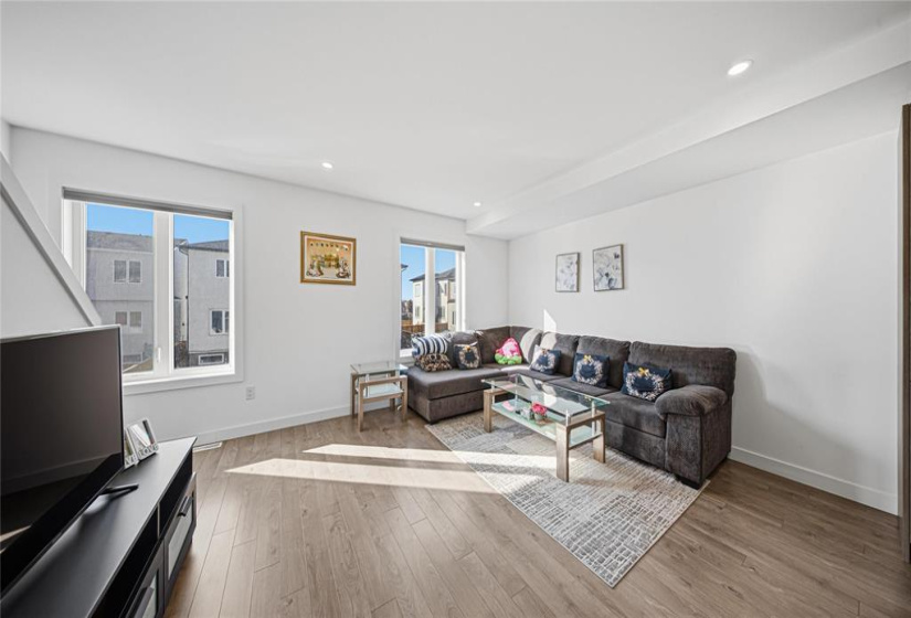 1580 Ravelstone, 4 Bedrooms Bedrooms, 11 Rooms Rooms,3 BathroomsBathrooms,Condominium,For Sale,Ravelstone