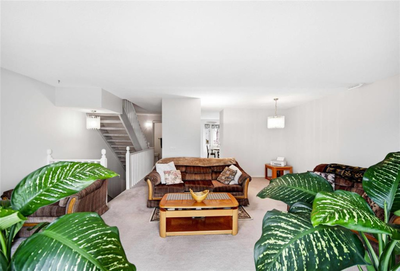 183 Hamilton, 2 Bedrooms Bedrooms, 7 Rooms Rooms,1 BathroomBathrooms,Condominium,For Sale,Hamilton