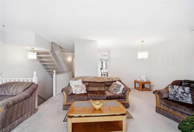 183 Hamilton, 2 Bedrooms Bedrooms, 7 Rooms Rooms,1 BathroomBathrooms,Condominium,For Sale,Hamilton