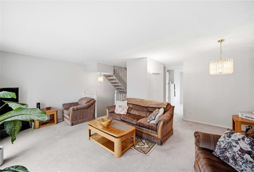 183 Hamilton, 2 Bedrooms Bedrooms, 7 Rooms Rooms,1 BathroomBathrooms,Condominium,For Sale,Hamilton