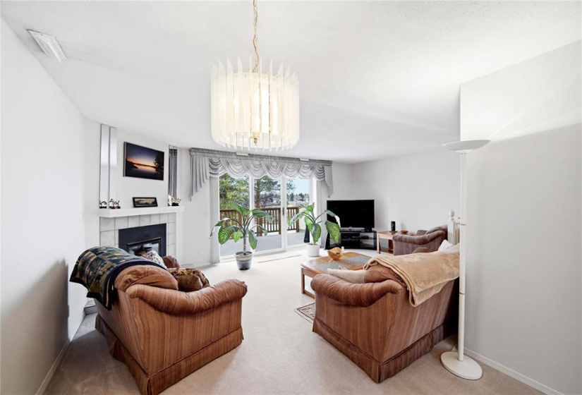 183 Hamilton, 2 Bedrooms Bedrooms, 7 Rooms Rooms,1 BathroomBathrooms,Condominium,For Sale,Hamilton