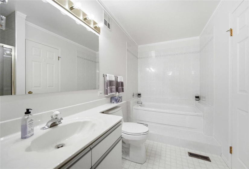 183 Hamilton, 2 Bedrooms Bedrooms, 7 Rooms Rooms,1 BathroomBathrooms,Condominium,For Sale,Hamilton