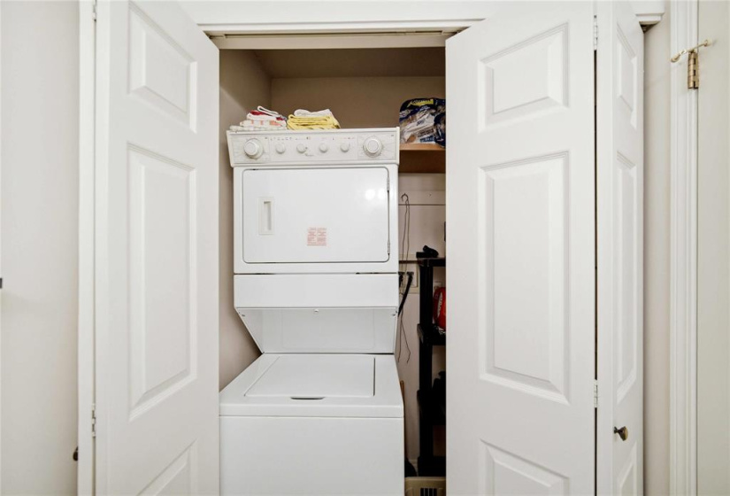 183 Hamilton, 2 Bedrooms Bedrooms, 7 Rooms Rooms,1 BathroomBathrooms,Condominium,For Sale,Hamilton