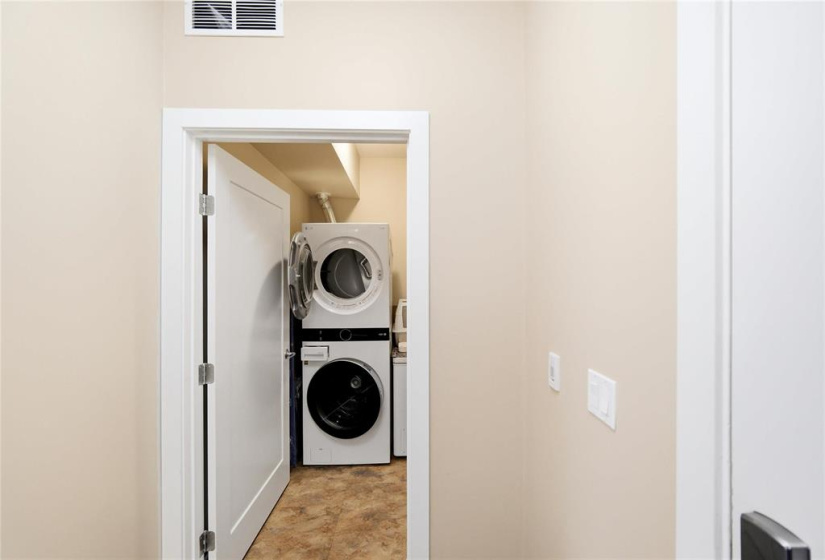 215 Pandora, 1 Bedroom Bedrooms, 5 Rooms Rooms,1 BathroomBathrooms,Condominium,For Sale,Pandora