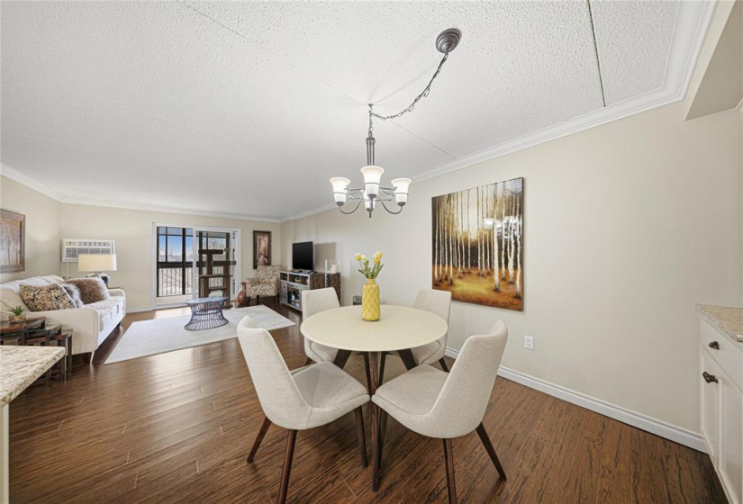 376 Osborne, 2 Bedrooms Bedrooms, 8 Rooms Rooms,1 BathroomBathrooms,Condominium,For Sale,Osborne