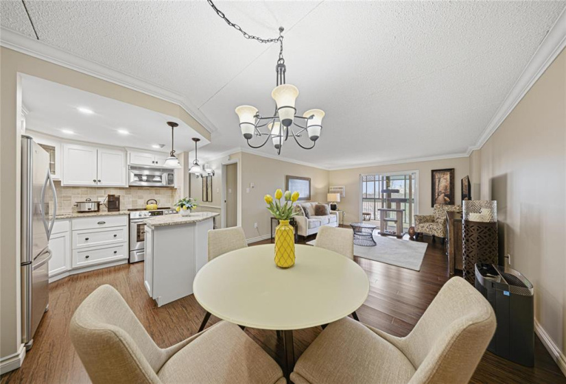 376 Osborne, 2 Bedrooms Bedrooms, 8 Rooms Rooms,1 BathroomBathrooms,Condominium,For Sale,Osborne