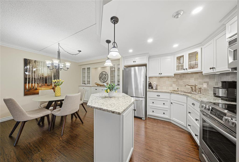 376 Osborne, 2 Bedrooms Bedrooms, 8 Rooms Rooms,1 BathroomBathrooms,Condominium,For Sale,Osborne