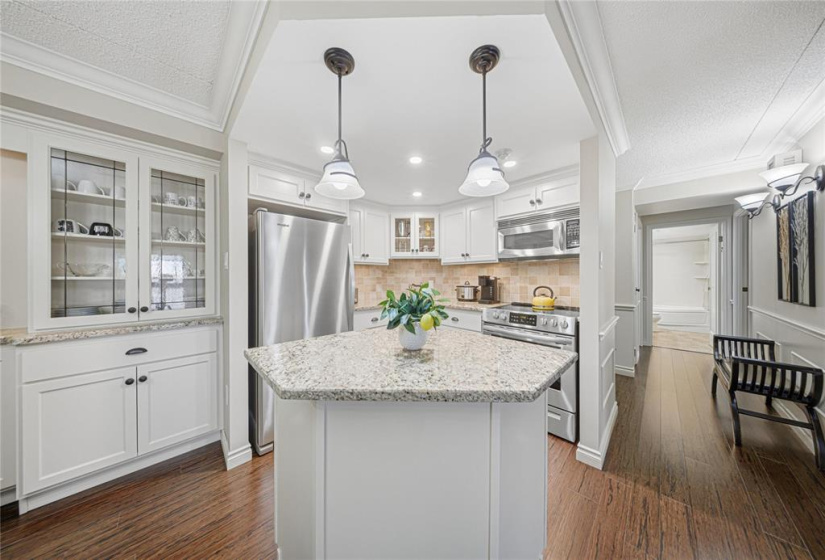 376 Osborne, 2 Bedrooms Bedrooms, 8 Rooms Rooms,1 BathroomBathrooms,Condominium,For Sale,Osborne