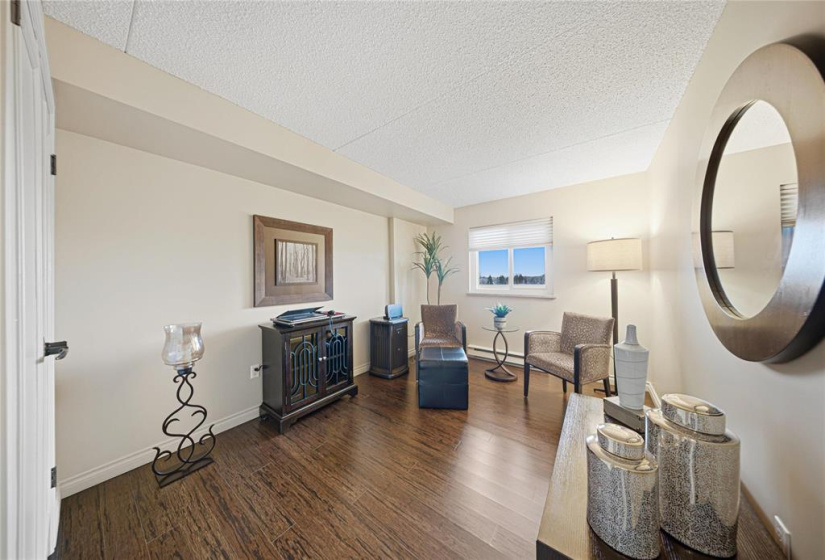 376 Osborne, 2 Bedrooms Bedrooms, 8 Rooms Rooms,1 BathroomBathrooms,Condominium,For Sale,Osborne