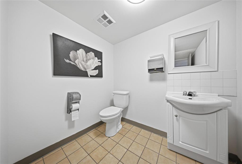 376 Osborne, 2 Bedrooms Bedrooms, 8 Rooms Rooms,1 BathroomBathrooms,Condominium,For Sale,Osborne