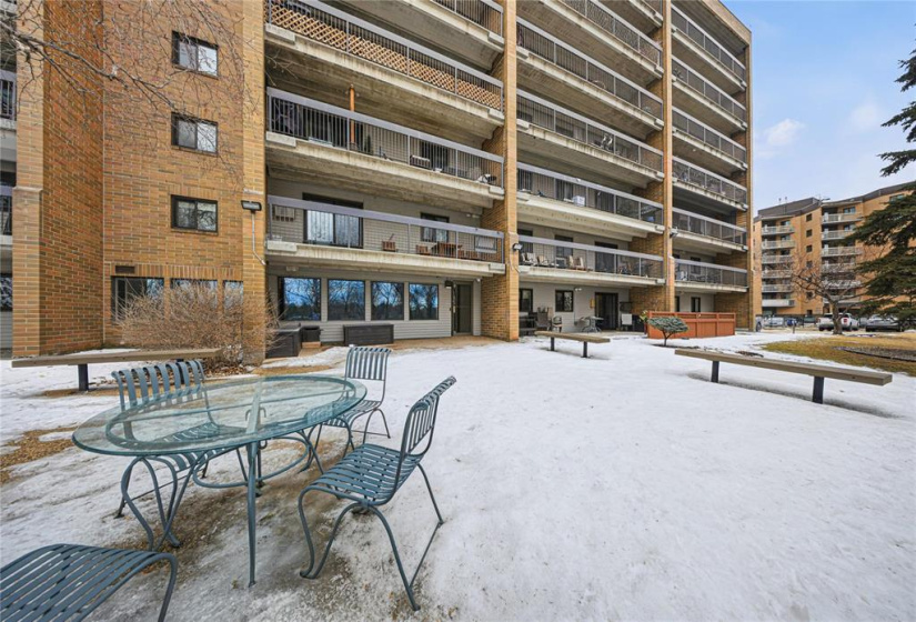 376 Osborne, 2 Bedrooms Bedrooms, 8 Rooms Rooms,1 BathroomBathrooms,Condominium,For Sale,Osborne