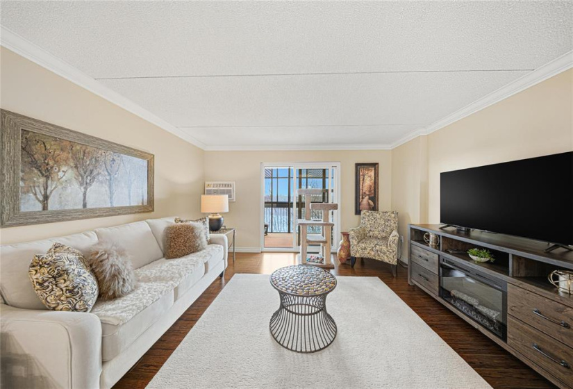 376 Osborne, 2 Bedrooms Bedrooms, 8 Rooms Rooms,1 BathroomBathrooms,Condominium,For Sale,Osborne