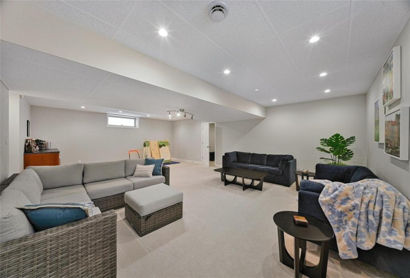 11 Stanhope, 3 Bedrooms Bedrooms, 10 Rooms Rooms,3 BathroomsBathrooms,Residential,For Sale,Stanhope