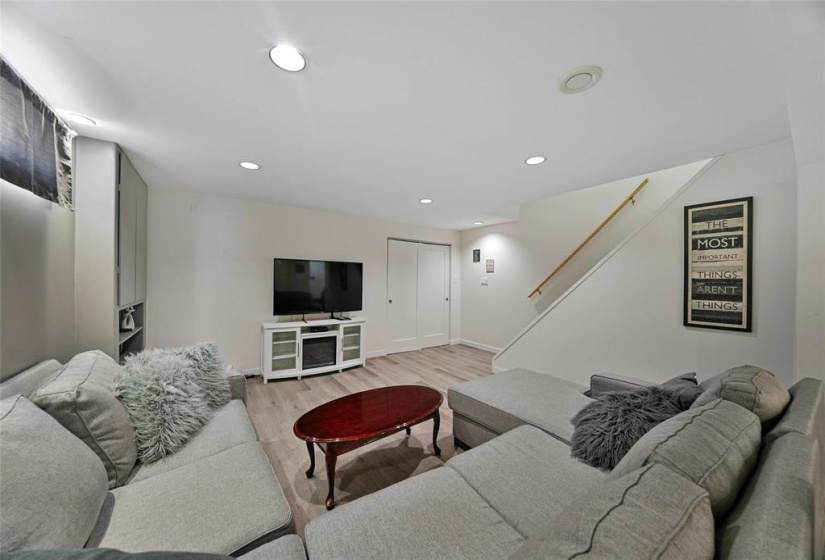 3 Millstream, 3 Bedrooms Bedrooms, 16 Rooms Rooms,2 BathroomsBathrooms,Residential,For Sale,Millstream