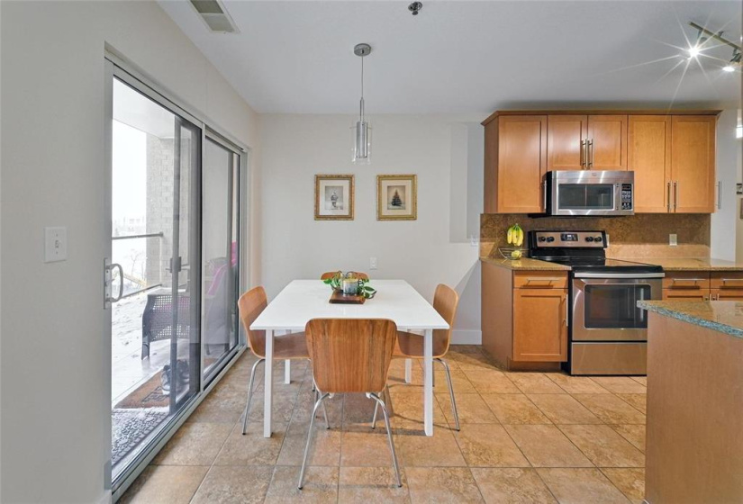 84 Snow, 2 Bedrooms Bedrooms, 7 Rooms Rooms,2 BathroomsBathrooms,Condominium,For Sale,Snow