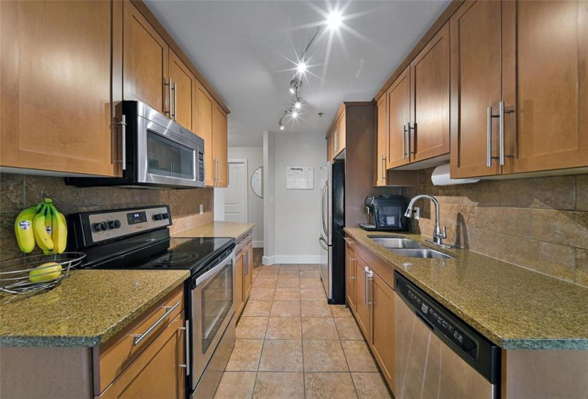 84 Snow, 2 Bedrooms Bedrooms, 7 Rooms Rooms,2 BathroomsBathrooms,Condominium,For Sale,Snow