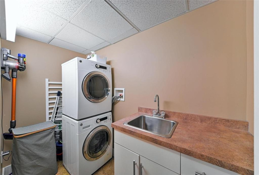 84 Snow, 2 Bedrooms Bedrooms, 7 Rooms Rooms,2 BathroomsBathrooms,Condominium,For Sale,Snow