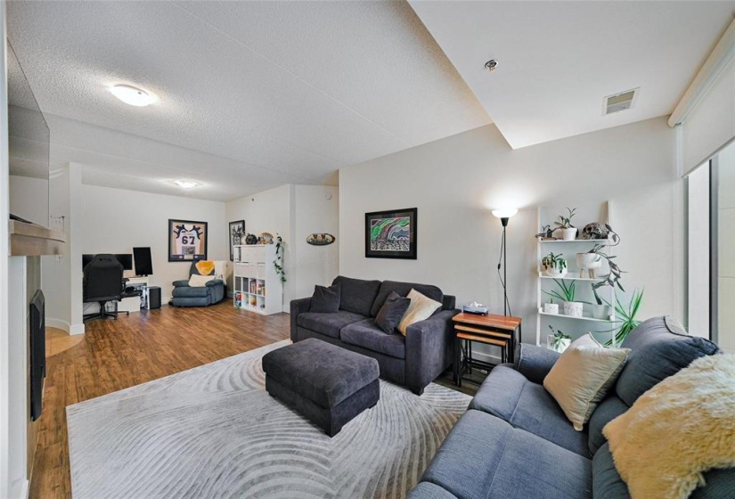 84 Snow, 2 Bedrooms Bedrooms, 7 Rooms Rooms,2 BathroomsBathrooms,Condominium,For Sale,Snow