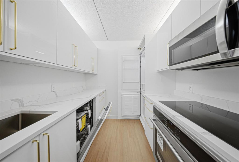 77 Edmonton, 1 Bedroom Bedrooms, 5 Rooms Rooms,1 BathroomBathrooms,Condominium,For Sale,Edmonton