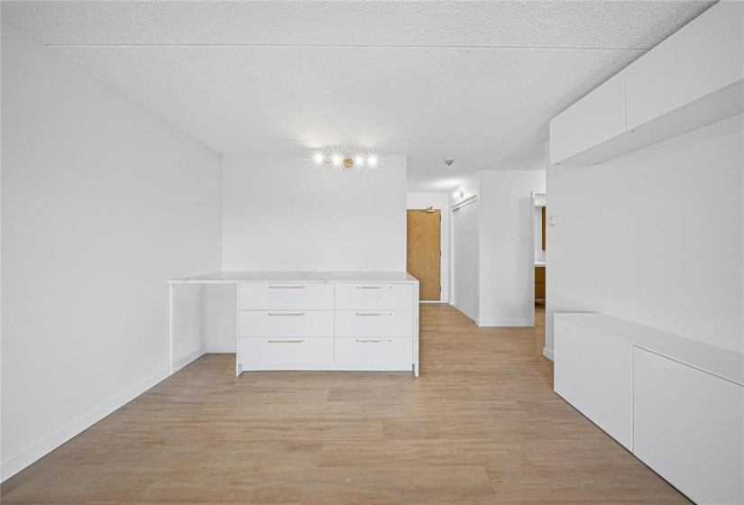 77 Edmonton, 1 Bedroom Bedrooms, 5 Rooms Rooms,1 BathroomBathrooms,Condominium,For Sale,Edmonton